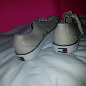 TOMMY HILFIGER WOMENS SHOES SIZE 9